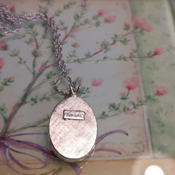 Trifari Cameo Necklace - Picture 2 of 4